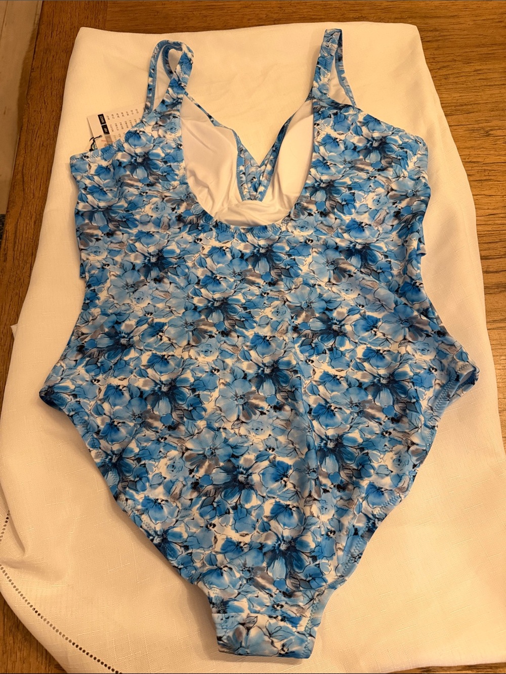 ROBERT GRAHAM BLUE FLORAL SWIMSUIT. NEW WITH TAGS AND HYGENIC LINING. - Picture 5 of 11